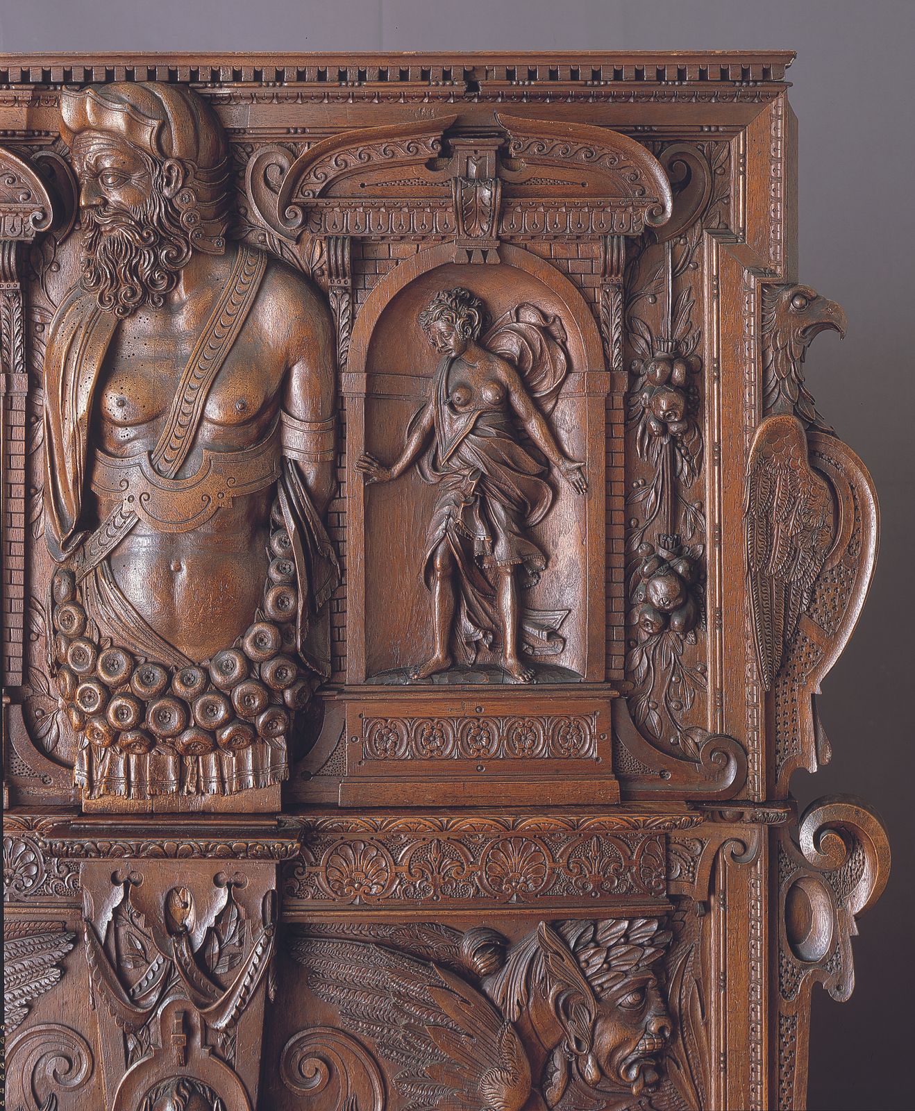 Schrank aus Nussbaum von Franz Pergo (um 1570-1629)