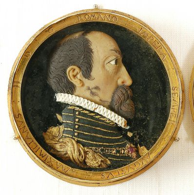 Kaiser Maximilian II. Wachsmedaillon in kupfervergoldeter, ziselierter Deckelkapsel.