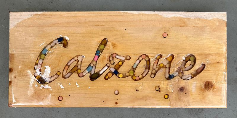 CALZONE / Mixed Media auf Holz 33 x 15 cm / 2022