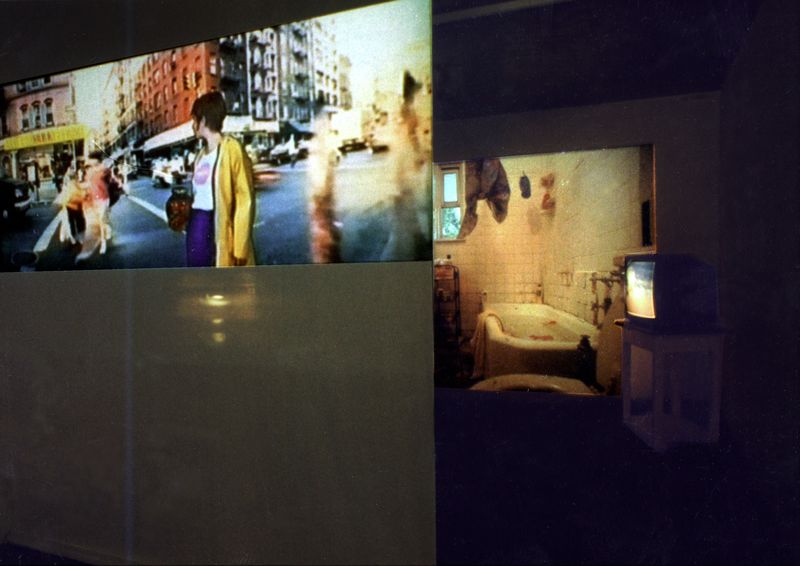 Installationview. Sound level: „Washing up the moon“ by Knut and Silvy A woman sings that she has stopped talking to the moon because it has never given her an answer to her questions. When the piece is finished, you can hear the tape being rewound. Then the song starts again.