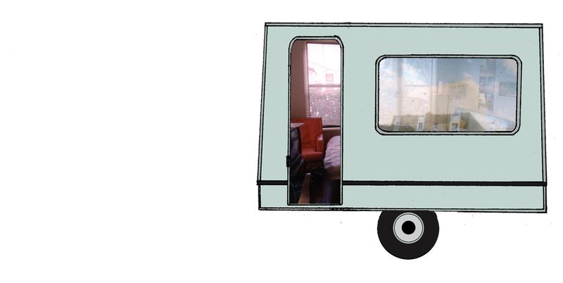 Die Modellhäuser habe ich mit Photoshop entworfen und dann aus Karton gebaut. In den Spiegelungen der Fenster und in den Einblicken in die Innenräume sind Fotografien aus meinem privaten Archiv zu sehen. Die Seiten der Häuser wurden mit den Photoshopentwürfen beklebt.