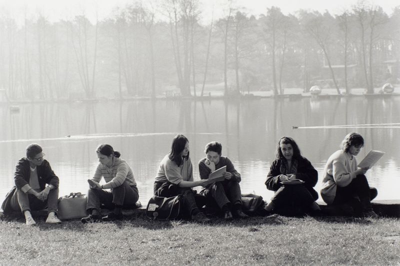 1990 Frauen in Ostberlin Nr 19 (©2015, ProLitteris, Zürich), 24.9 x 37.3 cm, Vintageprint auf Barytpapier: ein Abzug