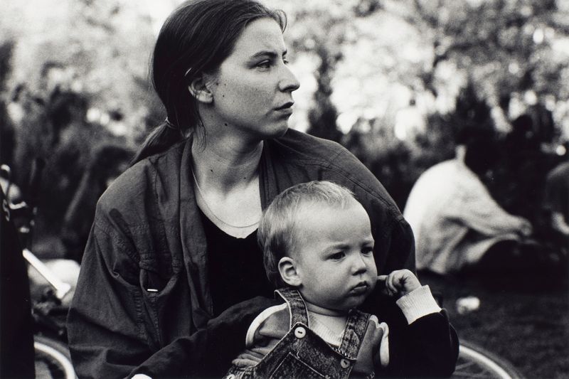 1990 Frauen in Ostberlin Nr 45 (©2015, ProLitteris, Zürich), 24.7 x 37.1 cm, Vintageprint auf Barytpapier: ein Abzug