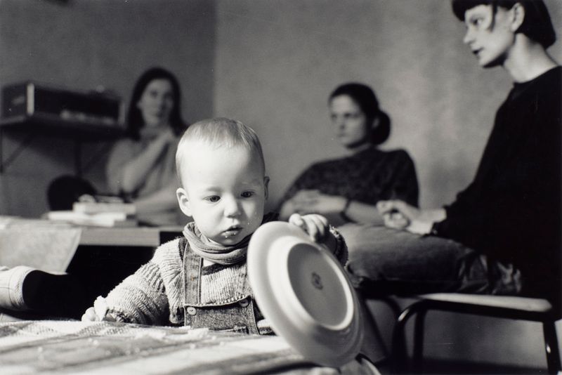 1990 Frauen in Ostberlin Nr 46 (©2015, ProLitteris, Zürich), einmal 25.2 x 37.3 cm, zweimal 25.2 x 37.8 cm, Vintageprint auf Barytpapier: drei Abzüge