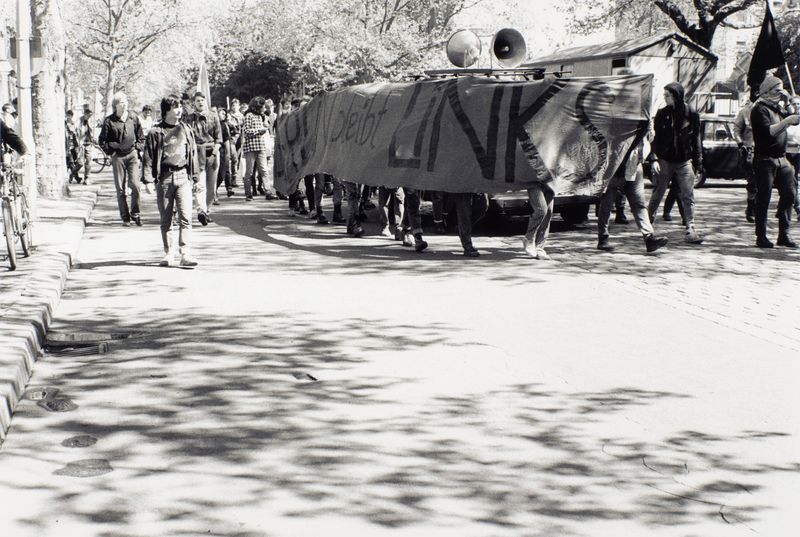 1990 Frauen in Ostberlin Nr 69 (©2015, ProLitteris, Zürich), 24.9 x 37.3 cm, Vintageprint auf Barytpapier: ein Abzug