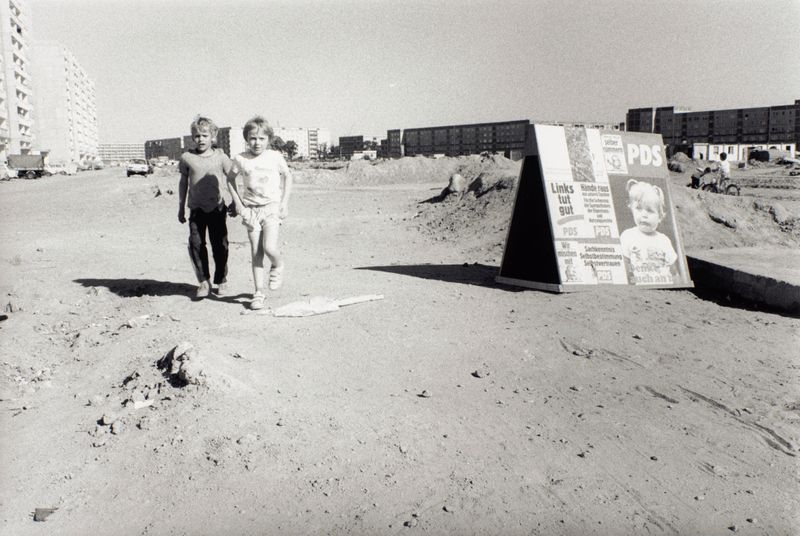 1990 Frauen in Ostberlin Nr 84 (©2015, ProLitteris, Zürich), 24.8 x 37.2 cm, Vintageprint auf Barytpapier: ein Abzug