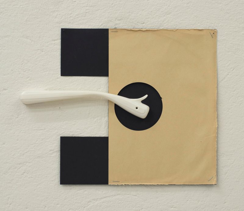 2017 Montage Nr 3 (©2017, ProLitteris, Zürich), zweiteilig: 26 x 32.7 cm, Plastik und Papier