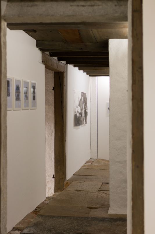 Ausstellungsansicht «L&#39;amour court les rues» von Annatina Graf in der Galerie Rössli in Balsthal, 2018.