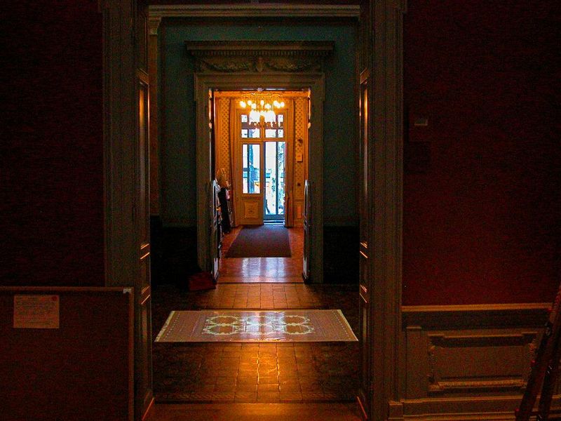 Annatina Graf. Garten Eden. 2003. Videoinstallation, Jahresausstellung der Bündner Künstlerinnen und Künstler 2003/04, Bündner Kunstmuseum Chur.