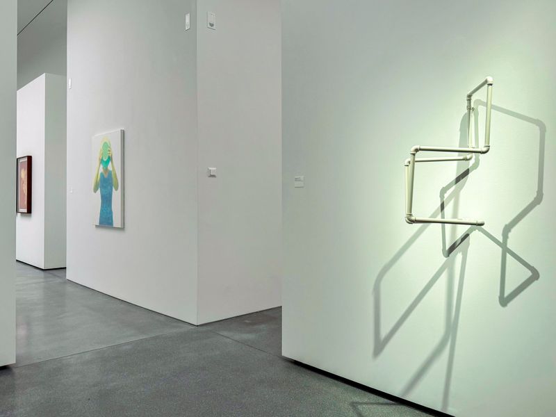 Saalaufnahme «à table!». Bündner Kunstmuseum Chur. 2025.