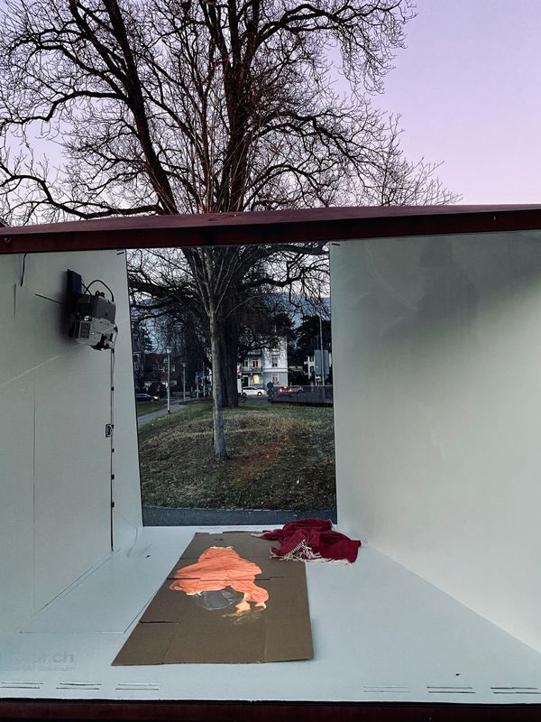 Annatina Graf. ANOTHER WORLD. 2021. Videoinstallation im Viewer des Kunstvereins Solothurn, Amthausplatz Solothurn. Januar bis März 2022.