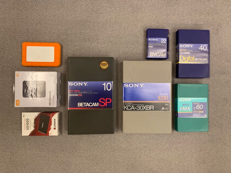 Les masters et les originaux conviennent à l&#39;archivage.Umatic, DV Cam, Beta SP, Digi Beta, HD Cam ou les fichiers non compressés (comme Apple ProRes) sont des formats typiques pour un master.