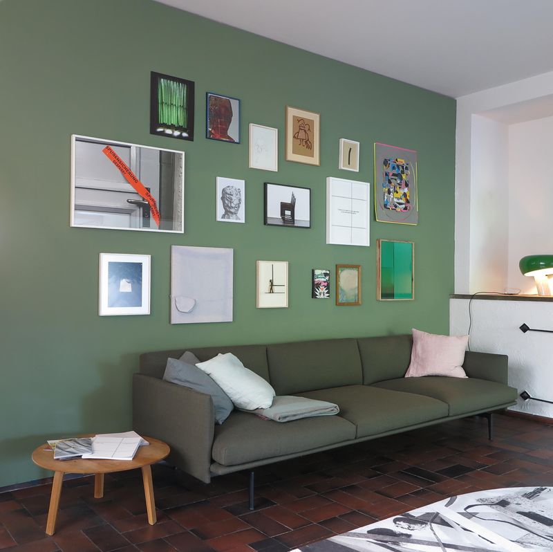 Ausstellungsansicht Løcher #3 Ist die Zahl –– –– verursacht
2021
Participants
Nino Baumgartner, Renata Burckhardt, Ray Hegelbach, Christian Herter, Markus Kummer, Julia Kuzminska, Tom Menzi, Leila Peacock, Veronika Spierenburg, Pablo Walser &amp; Porte-Clé: Luc Mattenberger