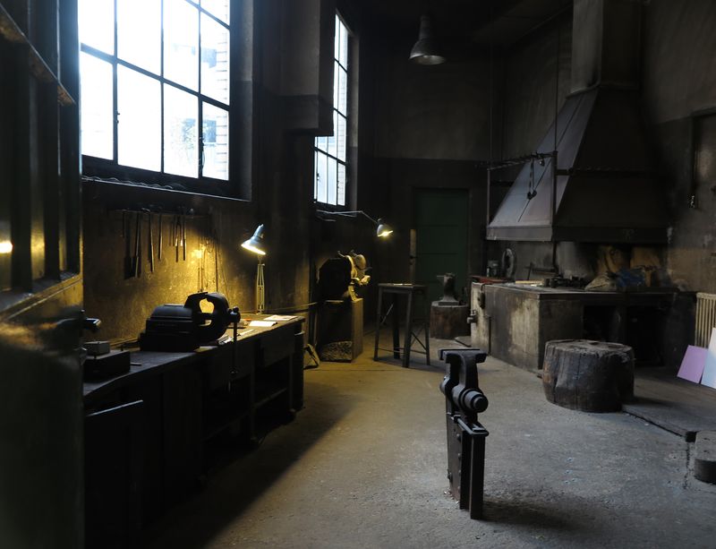 Esther Kempf, Penthesilea und das Alphabet der schweren Dinge; Objekte aus Silber, Abdrucke auf Balsaholz, Styropor, Hartschaumplatten