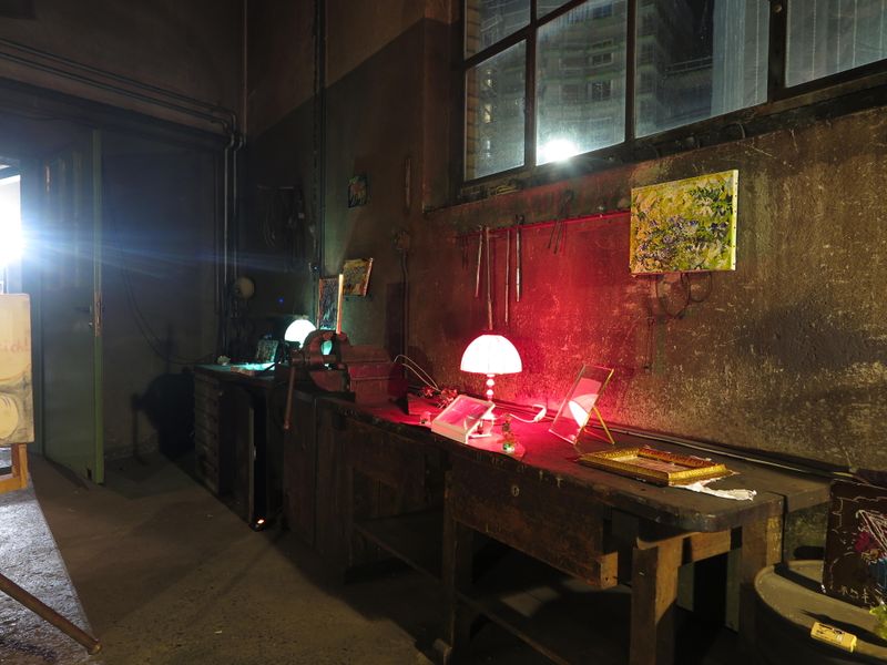 Pablo Walser Immer Arbeit auf dem Arbeisplatz 2022
Installation mit Livestream via Mobile und iPad,
in Installation mit Ameisen in Berlin, je ein Kleinroboter
kann mit Touchscreen navigiert werden