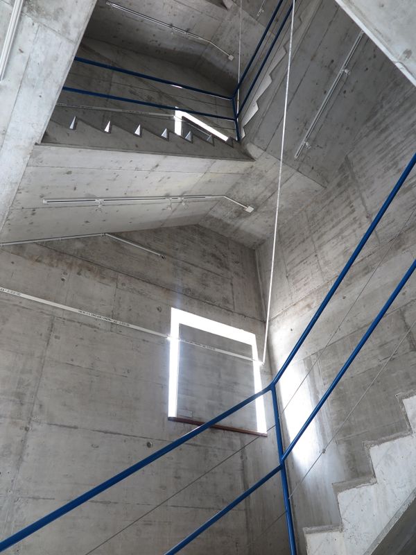 Ilona Ruegg, Window Proof 2020 Transfer von 8 Beton-Musterplatten Spanngurten, Ringschrauben