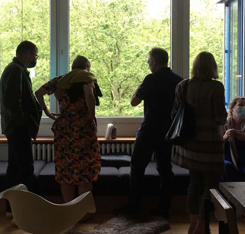 Tom Menzi, Nutzen – zwischen (alphabetic) 2021, Booklet 1/50 &amp; Stahlrohr ø2“