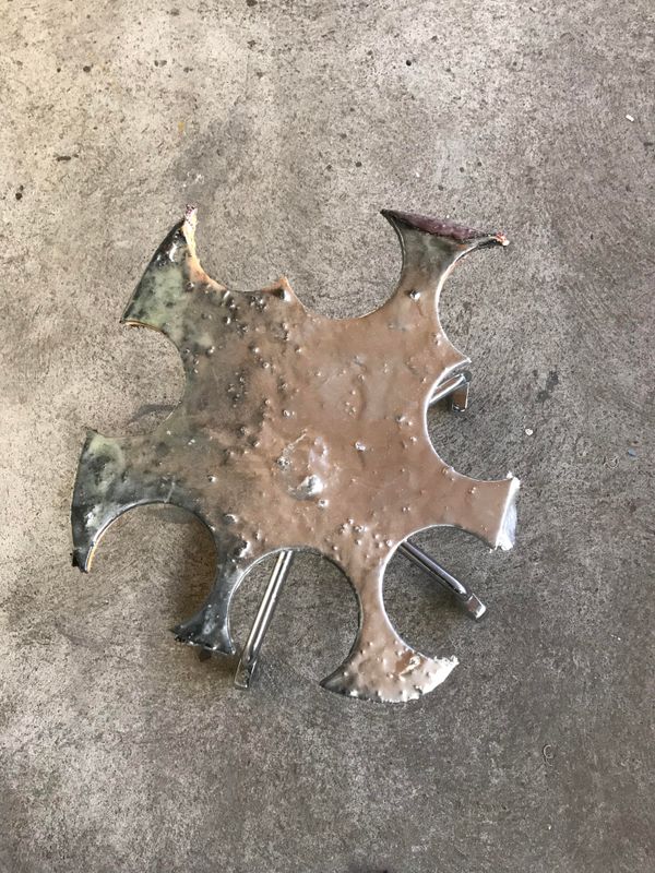 Maya Bringolf Bürostuhl, Epoxy-Harz, Acrylspray
60 x 45 x 45cm