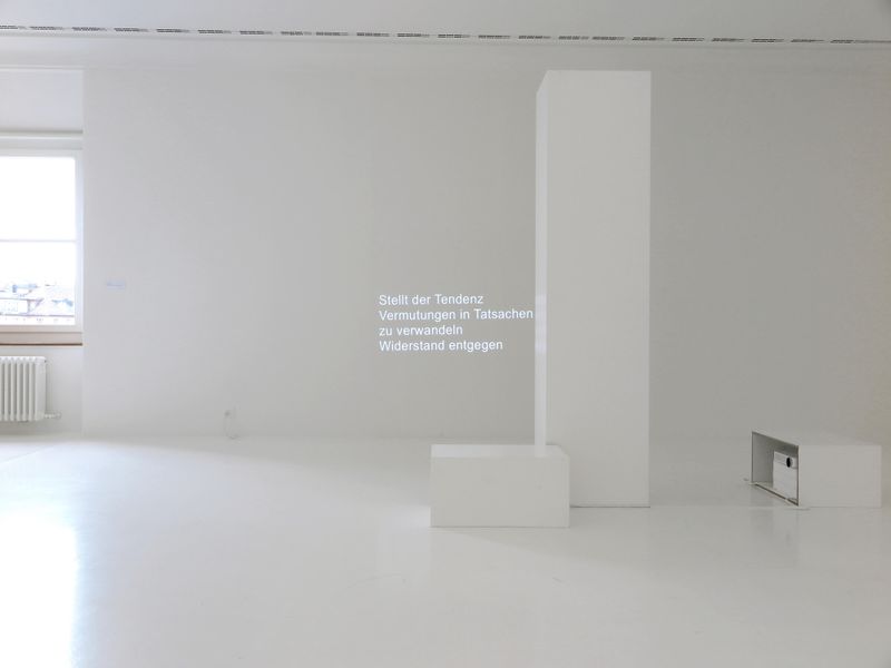 Dieses Werk #6, HD-Videoloops, je 8‘30‘‘, Inkjetprint, Sockel, variable Dimension
Austellungsansicht Helmhaus Zürich, 2015