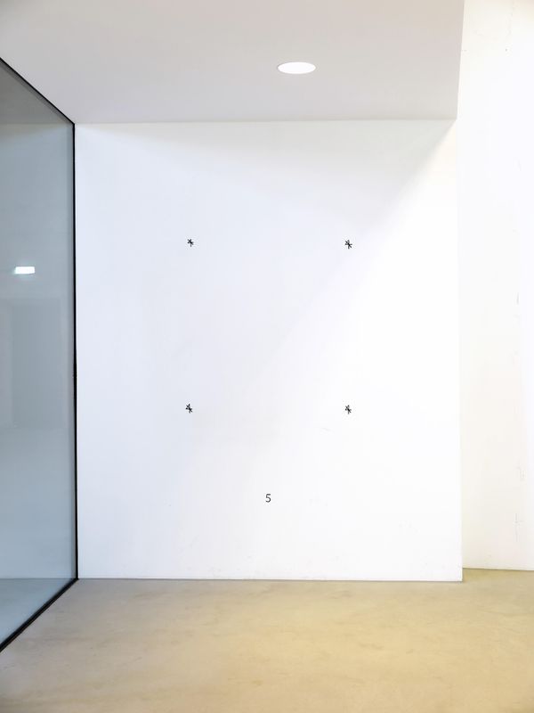 Marker auf Wand, Dimension variabel