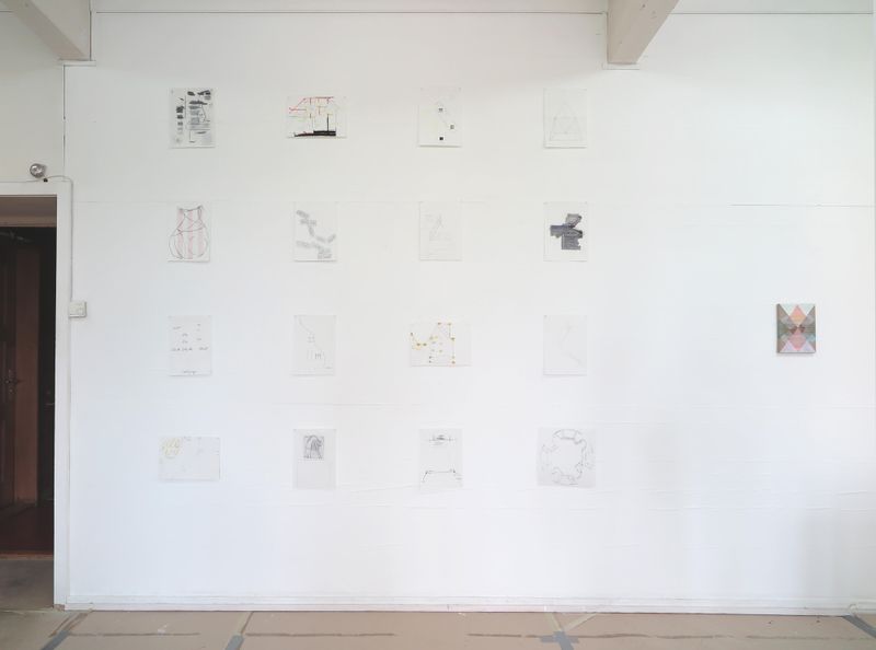 Untitled (Ulan Bator ll) 2020/26 Mischtechnik auf Papier, 16-teilig, je 29,7 x 21cm
(rechts: Maureen Kägi)