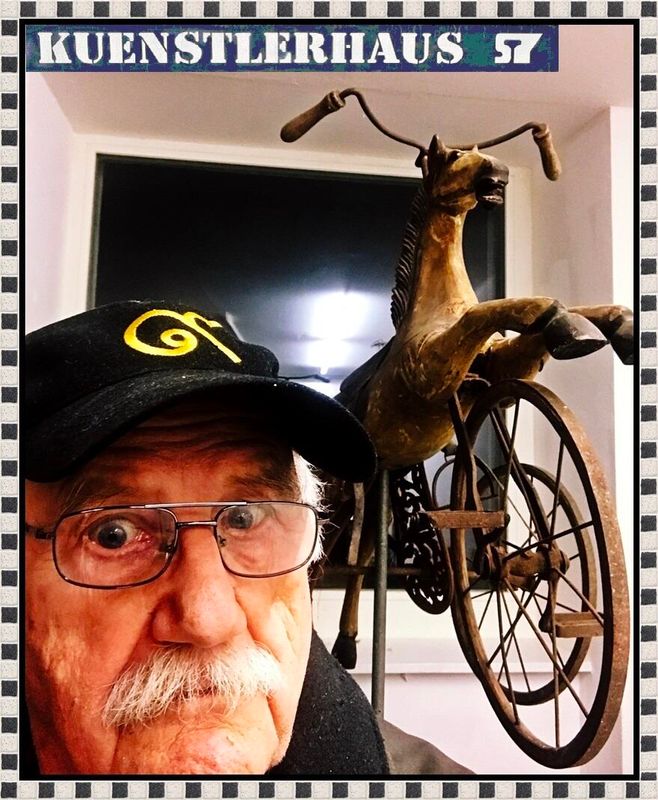 Pedro Meier – Skulptur Rolf Imhof (Freitagsgalerie Solothurn Assistent von Jean Tinguely &amp; Niki de Saint Phalle) – Ausstellung Solothurner Filmtage – im Künstlerhaus S11 Solothurn – Photo Selfie-Art-Project by Pedro Meier Artist &amp; Writer 2024 *
Pedro Meier Artist, Schriftsteller, Multimedia Artist – am Jurasüdfuss und Anderswo – Soziale Plastik, Kunstschamane, Kunstnomade – Der Hang zum Gesamtkunstwerk – Lexikon AdS Autorinnen und Autoren der Schweiz – Visarte Schweiz – PEN Zentrum – Künstlerlexikon SIKART Zürich – DADA FLUXUS – Ateliers: Niederbipp am Jurasüdfuss – Kunsthalle Olten Offspace – Studio &amp; Atelier in Bangkok BACC Thailand – Dschungelatelier am Golf von Siam – Pedro Meier: Lexikon AdS Autorinnen und Autoren der Schweiz