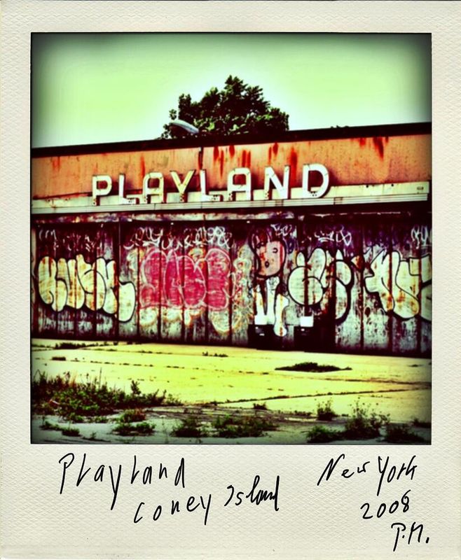 Pedro Meier – Playland – Coney Island – New York 2008 – aus Der Himmel über UTOPIA, Gedichte und Polaroids, Streifzüge durch New York, Caracol Verlag 2024, Künstlerlexikon SIKART Zürich