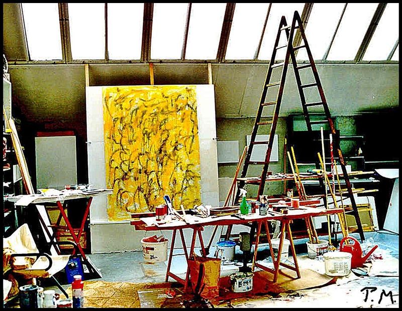 Pedro Meier – Atelier-Impression – Kalligraphie als Landschaft auf gelbem Grund – Calligraphy of Landscape – Öl, Lack auf Leinwand, 320 × 200 cm – Shedhallen-Atelier Gugelmann-Areal Roggwil bei Langenthal – bei Grossbrand 2001 vernichtet – Artwork by Pedro Meier, Lyriker, Schriftsteller Multimedia Artist – Archiv Foto um 2000 – *
https://de.wikipedia.org/wiki/Pedro_Meier
Pedro Meier – Wikipedia
*