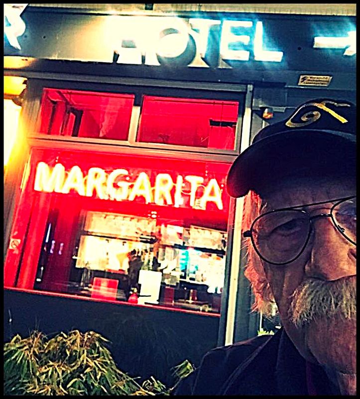 Pedro Meier On the Road – Unterwegs – Margarita Tequila – Hotel. Schäfli & Bar Niederdorf Altstadt Zürich – Schreibort – Leseort – Erinnerungsort – Selfie-Art-Project by Pedro Meier, Lyriker, Schriftsteller, Multimedia Artist – Anarchischer Chronist und Archivar seiner selbst – Serendipity & Gesamtkunstwerk – Die Kunst vom täglichen Zufall – 27.12.2024 *
https://de.wikipedia.org/wiki/Pedro_Meier
Pedro Meier – Wikipedia
*