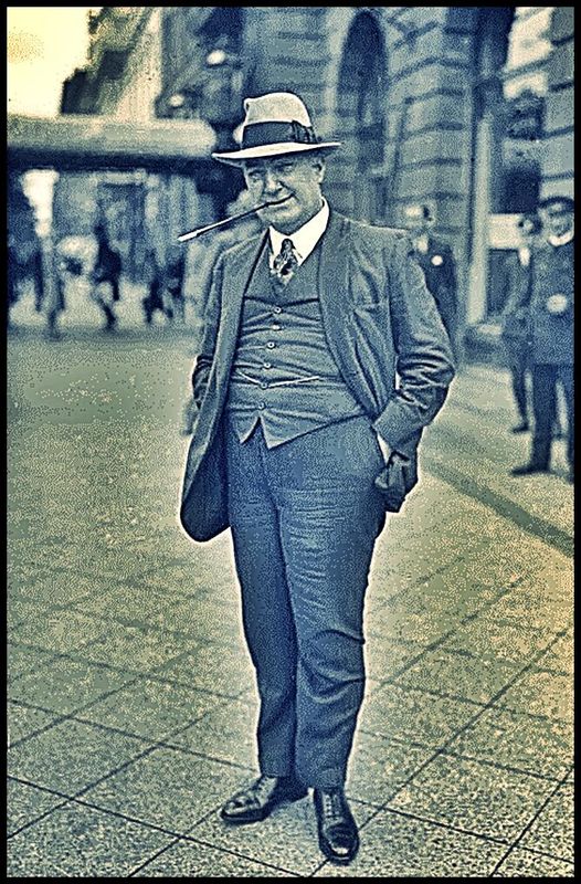 Pedro Meier – Fotoarchiv – Happy Birthday – Edgar Wallace – 1. April 1875 Greenwich bei London; † 1932 Hollywood – Schriftsteller, Filmregisseur, Kriminalschriftstellern - gilt als Erfinder des modernen Thrillers – www.literaturport.de/lexikon/pedro-meier/ *
https://de.wikipedia.org/wiki/Pedro_Meier – Wikipedia
*