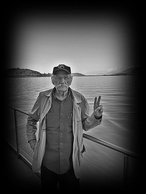 Pedro Meier Camera Obscura, Lochkamera, Bielersee im Hintergrund Sankt Petersinsel, Literaturschiff, Autorenlesung 10.5.2025, Selfie Art Project by Pedro Meier, Schriftsteller, Lyriker, Multimedia Artist, AdS Schweiz Autorenlexikon Literaturport Berlin, SIKART Zürich – DADA FLUXUS – Gesamtkunstwerk – »Enzyklopädie der Einsamkeit« – www.literaturport.de/lexikon/pedro-meier/ *
https://de.wikipedia.org/wiki/Pedro_Meier – Wikipedia
*