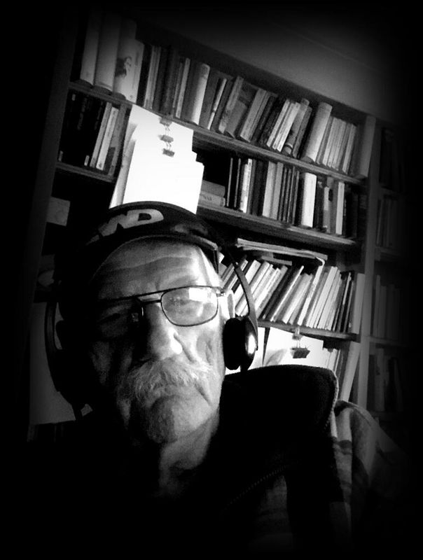 Pedro Meier – Nachtschattengewächs, Camera Obscura, Schreibort, Bibliothek, Malort, Atelier Niederbipp am Jurasüdfuss, Selfie Art Project August 2025 by Pedro Meier Schriftsteller, Lyriker, Multimedia Artist, Künstlerlexikon SIKART Zürich, Visarte Schweiz – www.literaturport.de/lexikon/pedro-meier/ *
https://de.wikipedia.org/wiki/Pedro_Meier – Wikipedia
*