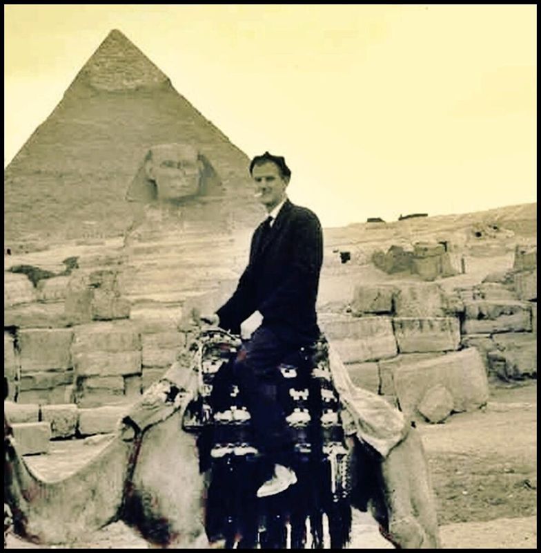Pedro Meier Ägypten Reise 1963 auf Kamel – Grosse Sphinx von Gizeh, Chephren- und Cheops-Pyramide Kairo am Nil, Nildelta, Egypt, Land der Pharaonen, Pedro Meier Schriftsteller Lyriker, Multimedia Artist, Unterwegs, Kunstnomade, Netzwerk, Transavantgarde – www.literaturport.de/lexikon/pedro-meier/ *
https://de.wikipedia.org/wiki/Pedro_Meier – Wikipedia
*