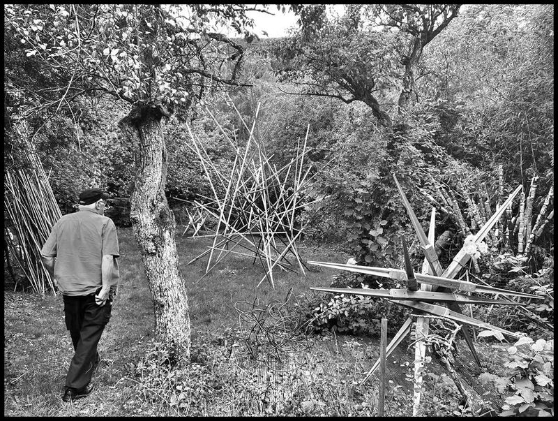 Pedro Meier – Mikado-Skulpturen & Skulpturale-Metal-Installationen, Atelier-Garten Niederbipp Jurasüdfuss, Foto 2020 Daniel Eymann, Raum für Kunst, Galerie Löiegruebe Solothurn, Artwork by Pedro Meier, Schriftsteller, Multimedia Artist, Conceptual Art – www.literaturport.de/lexikon/pedro-meier/ *
https://de.wikipedia.org/wiki/Pedro_Meier – Wikipedia
*