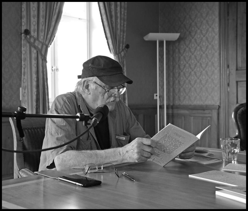 Pedro Meier Lyriklesung » Parallelwelten – Wasteland Factory oder Der Garten der Lüste «, Lyrik und Mauerspuren AMRAIN BOOKS, Foto 2021 Marcel Osztrowszki Photographer, Lyrik im Kloster St. Urban bei Langenthal, Seetaler Poesiesommer, Literaturfestival – www.literaturport.de/lexikon/pedro-meier/ *
https://de.wikipedia.org/wiki/Pedro_Meier – Wikipedia
*