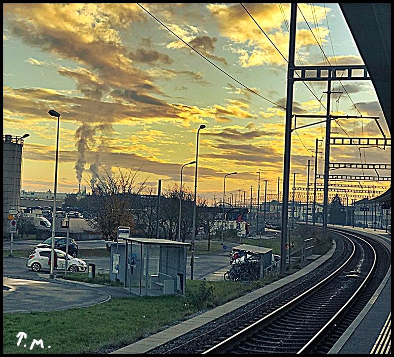 Pedro Meier Unterwegs, Bahnhof Oensingen, Bahnsteig, Perron 4, Sicht Richtung Westen – November 2025 On The Road Again, Chronik des Augenblicks, Enzyklopädie einer Landschaft, Metamorphisches Reisen, PhotoArt Pedro Meier, Schriftsteller, Multimedia Artist – www.literaturport.de/lexikon/pedro-meier/ *
https://de.wikipedia.org/wiki/Pedro_Meier – Wikipedia
*