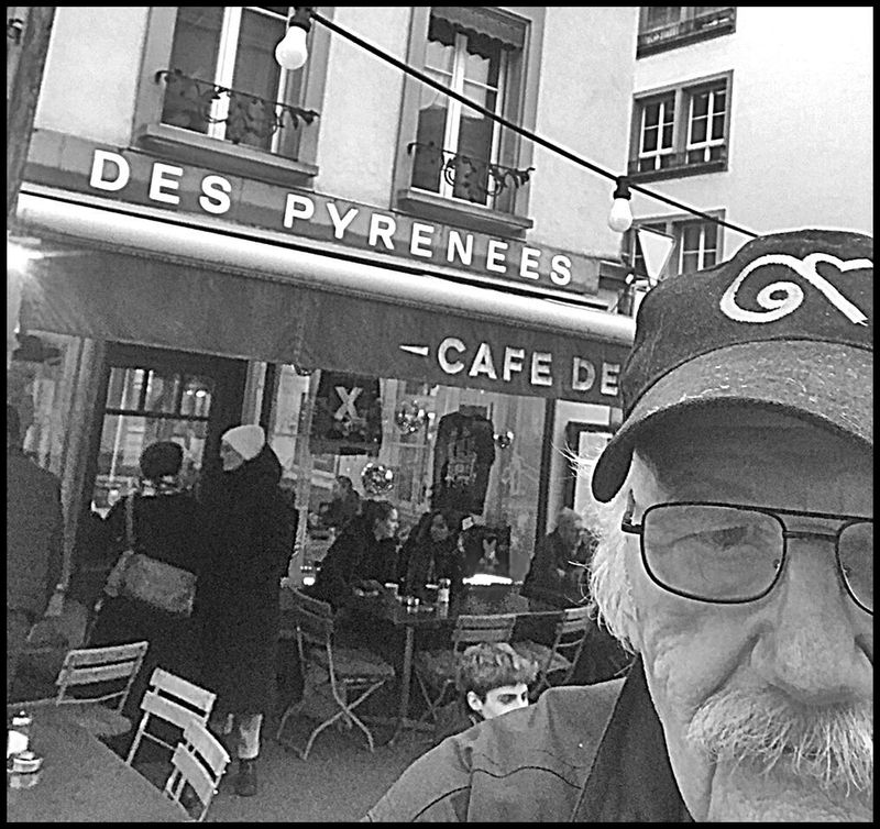 Pedro Meier, Café des Pyrénées, Pyri Szenelokal Kornhausplatz Bern, Pedro Meier Unterwegs, Schreibort, auf Motivsuche, True Crime, Chronik des Augenblicks, Singer-Songwriter Minnesänger Troubadour Lyrik, Dichter Poesie, Pedro Meier Selbstporträt Dez. 2025 – www.literaturport.de/lexikon/pedro-meier/ *
https://de.wikipedia.org/wiki/Pedro_Meier – Wikipedia
*