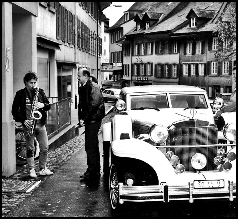 Pedro Meier mit Excalibur Phaeton Series IV, Pedro Meier True Crime Recherche, Tatort, Criminal Profiling, Fiktion und Realität, Interview Gasthof Bären, Aarburg 20.12.1991, Schauplatz, Drehort, Szenenbilder, Erinnerung und Collagetechnik, Vor dem Motiv – www.literaturport.de/lexikon/pedro-meier/ *
https://de.wikipedia.org/wiki/Pedro_Meier – Wikipedia
*