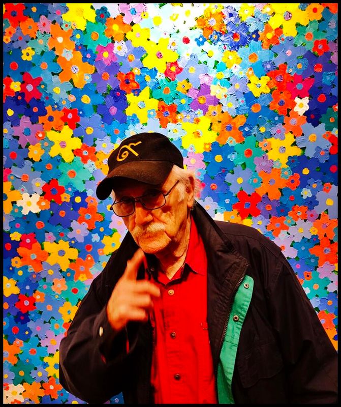 Pedro Meier mit Blumenbild als lyrische Metapher, Alex Doll Galerie Bern, Chronik des Augenblicks, Momentum, Unterwegs, Performance, Vor dem Motiv, 20.12.2025 Foto Sascha Michael Campi, Pedro Meier Schriftsteller, Multimedia Artist, Künstlerlexikon SIKART Zürich – www.literaturport.de/lexikon/pedro-meier/ *
https://de.wikipedia.org/wiki/Pedro_Meier – Wikipedia
*